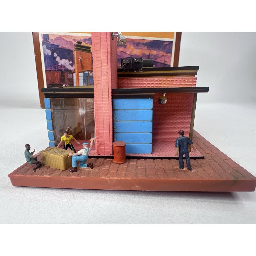 TYCO HO Scale Lighted Factory Accessory Building Model #940 - Picture 4 of 13